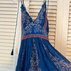 Gorgeous unique dress with a beautiful pattern and strappy back!